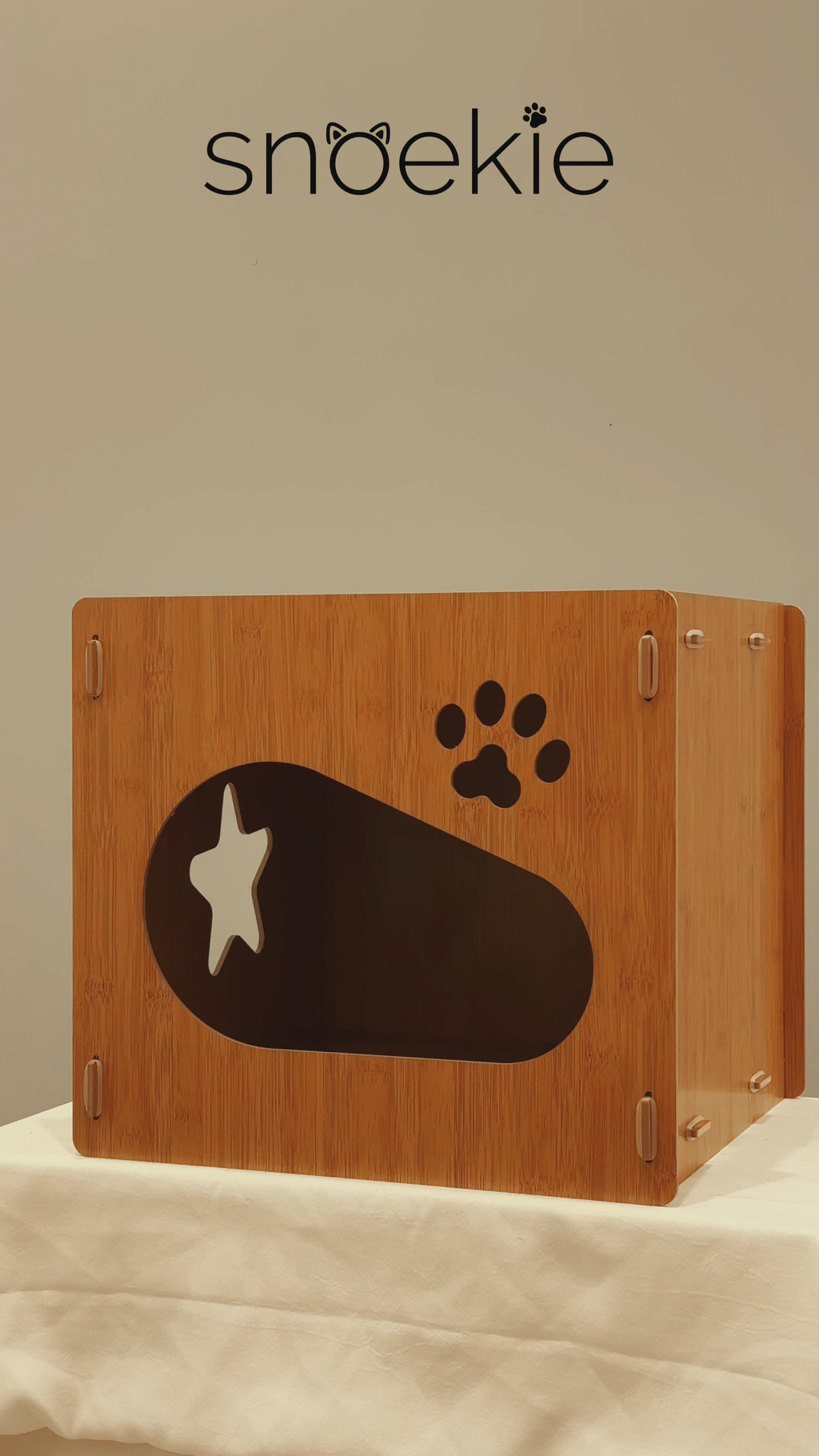 "Scratch Cube" - Kratzmöbel aus MDF-Platte und Wellpappe